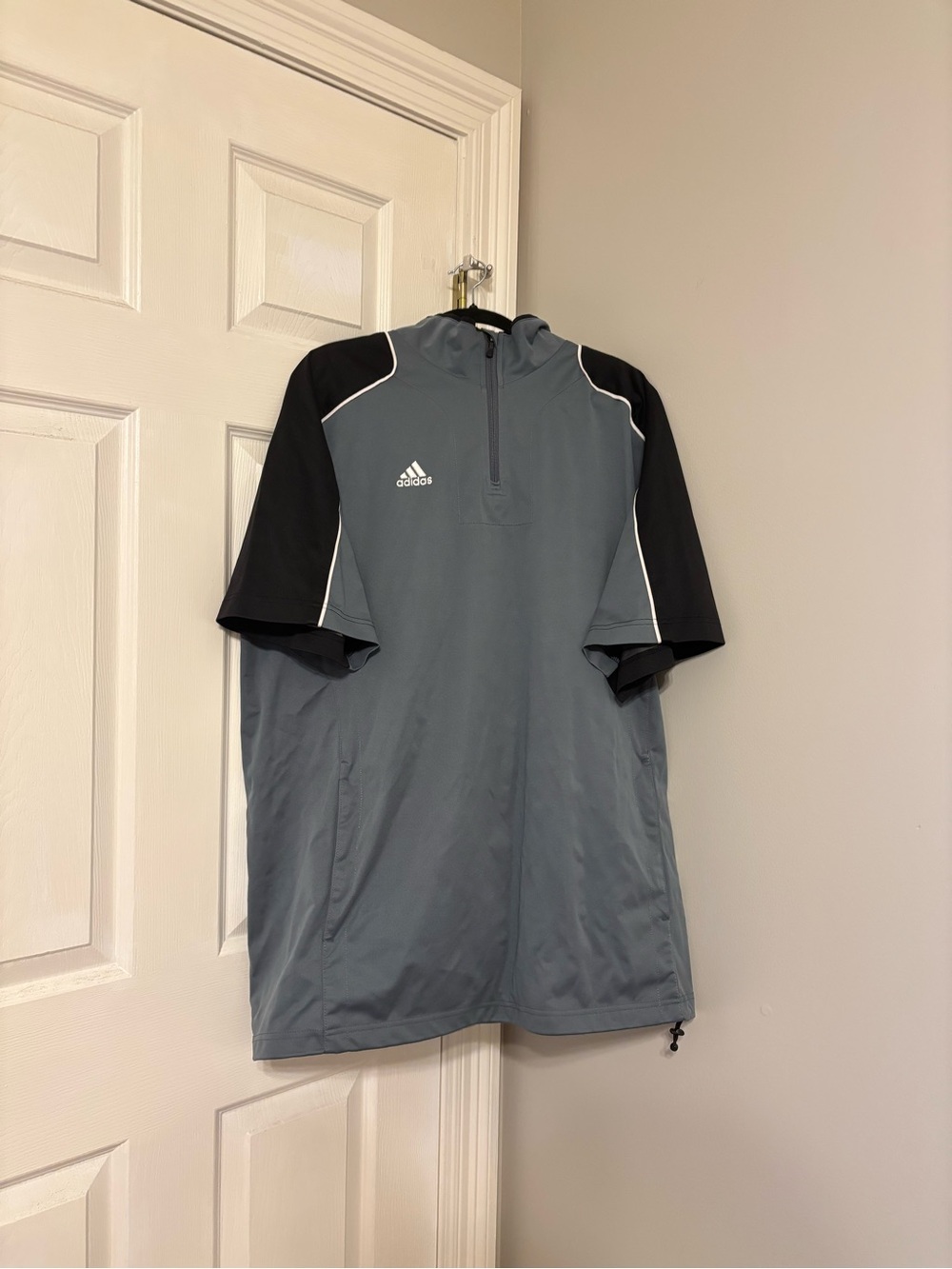 adidas Gray and Black Short-Sleeve Windbreaker Size XL